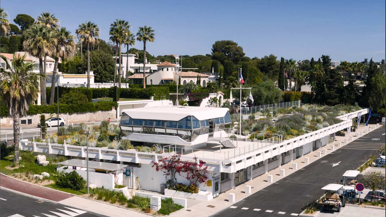 Au coeur de l'opération, le bâtiment sud entièrement rénové avec un jardin sur le toit.
